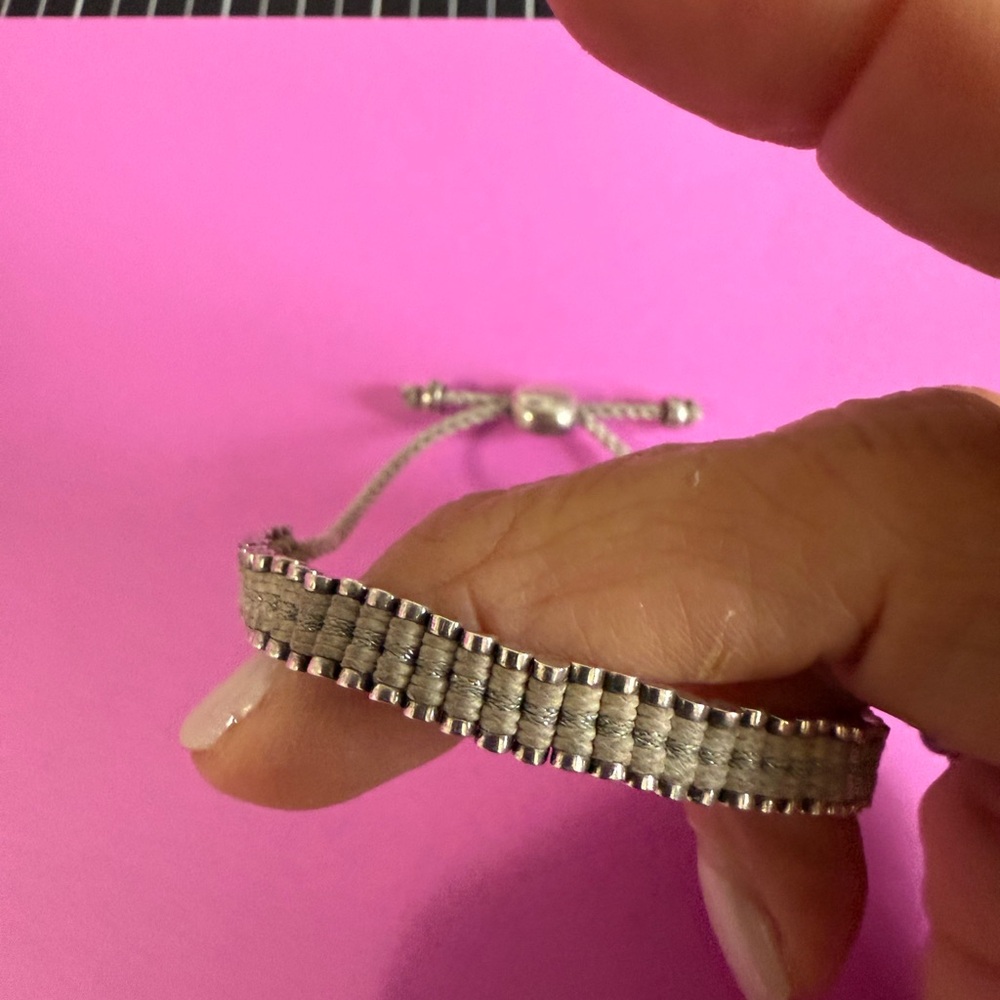 Links of London Pre-Owned Light Gray and Silver Friendship Bracelet. - Picture 2 of 4